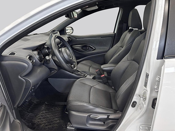 Toyota Yaris 8 of 17