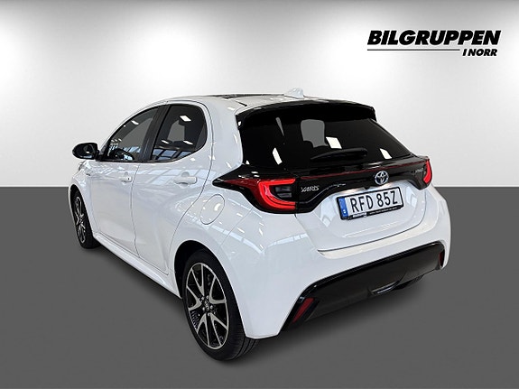 Toyota Yaris 6 of 17