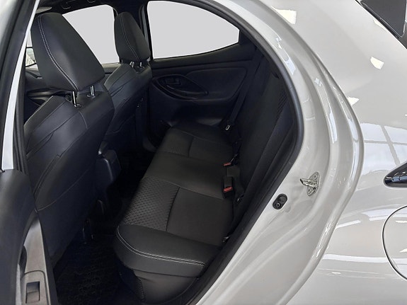 Toyota Yaris 9 of 17