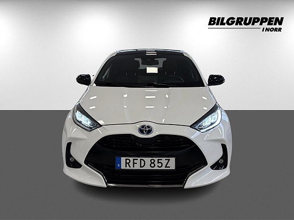 Toyota Yaris 2 of 17