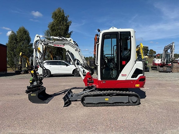 Takeuchi TB225 2 of 2