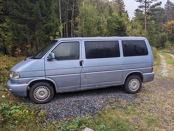 Volkswagen Caravelle 2 of 4