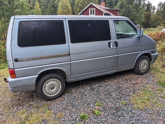 Volkswagen Caravelle 3 of 4