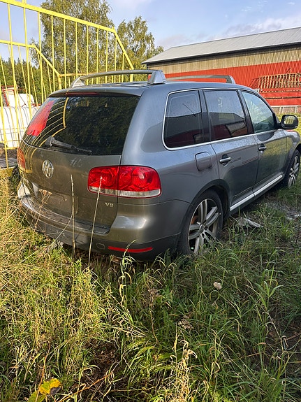 Volkswagen Touareg 2 of 6