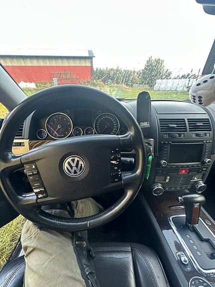 Volkswagen Touareg 4 of 6