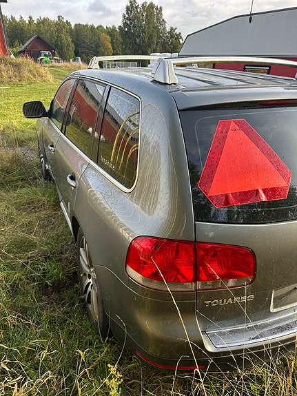 Volkswagen Touareg 3 of 6