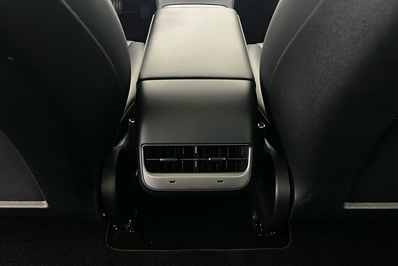 Tesla Model 3 22 of 25