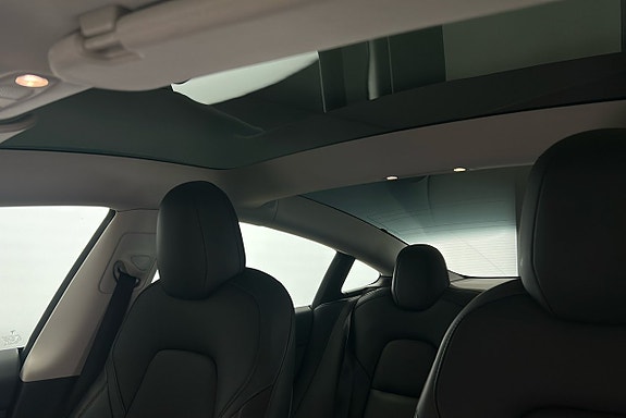 Tesla Model 3 17 of 25