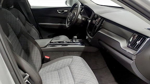 Volvo XC60 3 of 11