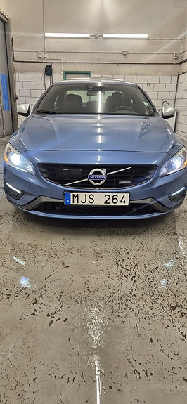 Volvo S60 2 of 9