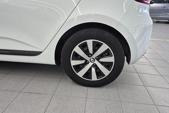 Renault Clio 17 of 21
