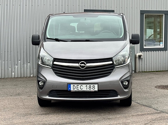 Opel Vivaro 2 of 8