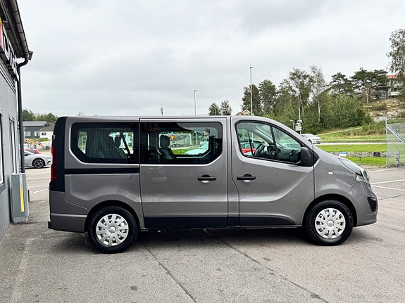 Opel Vivaro 4 of 8