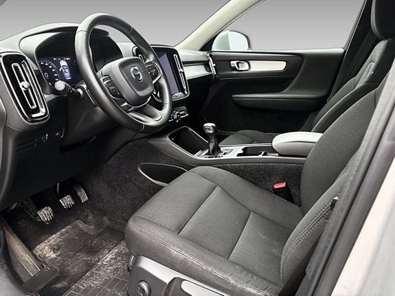 Volvo XC40 12 of 18