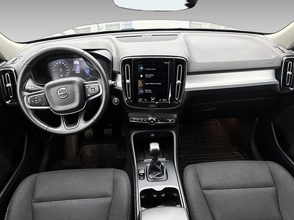 Volvo XC40 15 of 18