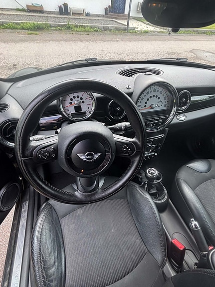 MINI Cooper 3 of 5