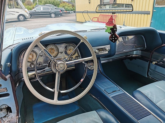 Ford Thunderbird 5 of 16