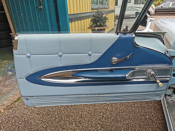 Ford Thunderbird 7 of 16