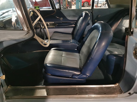 Ford Thunderbird 11 of 16