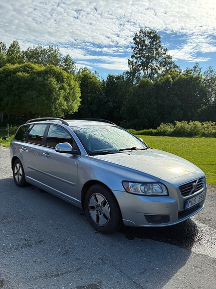 Volvo V50 3 of 5