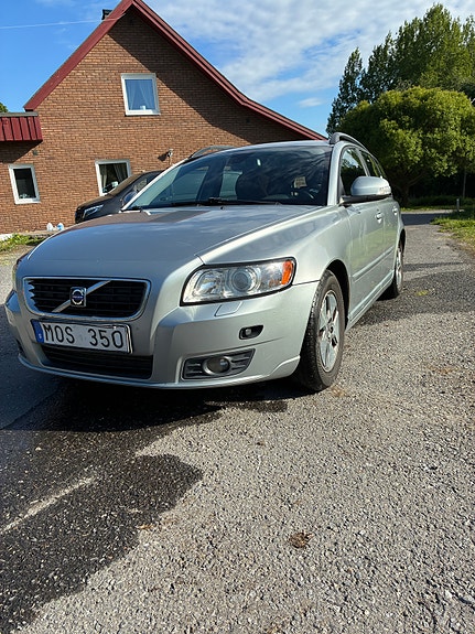 Volvo V50 4 of 5