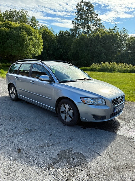 Volvo V50 2 of 5