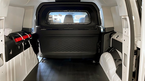 Volkswagen Caddy Maxi 12 of 12