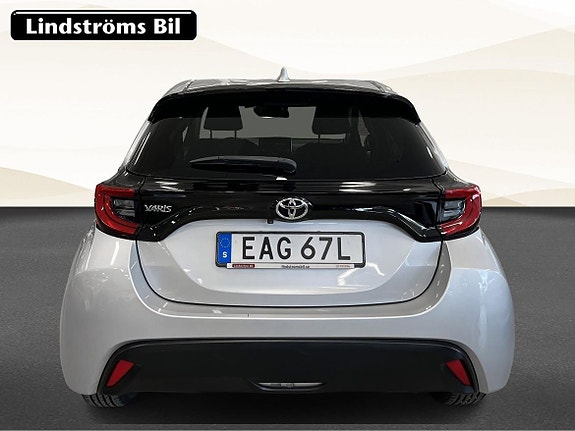 Toyota Yaris 8 of 21