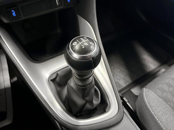 Toyota Yaris 18 of 21