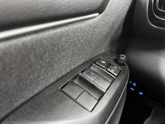 Toyota Yaris 21 of 21