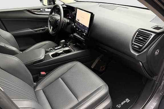 Lexus NX450h+ 14 of 17