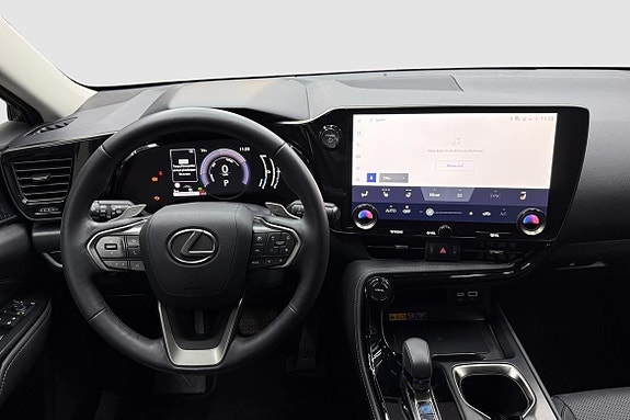 Lexus NX450h+ 12 of 17