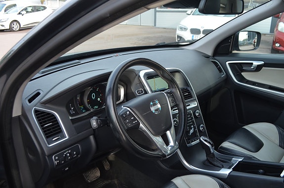 Volvo XC60 16 of 23