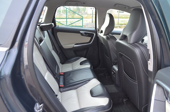 Volvo XC60 18 of 23
