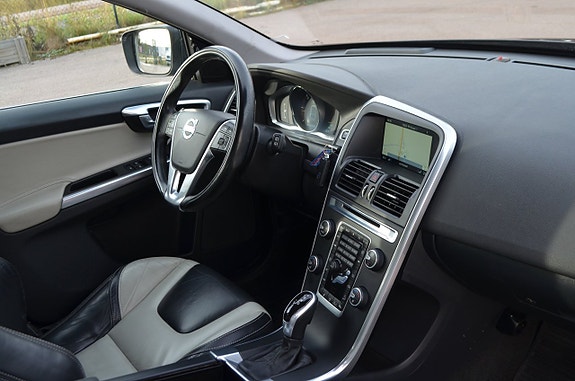 Volvo XC60 15 of 23