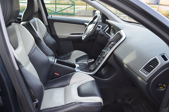 Volvo XC60 14 of 23