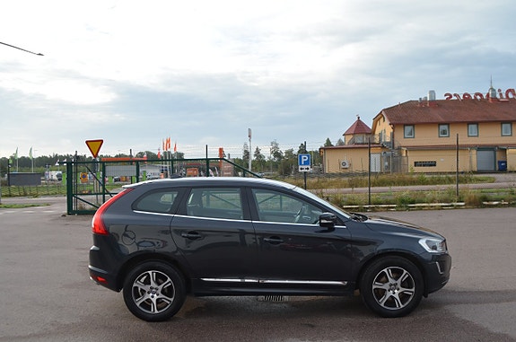 Volvo XC60 8 of 23