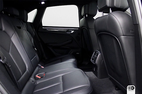 Porsche Macan S 7 of 18