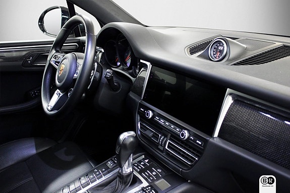 Porsche Macan S 4 of 18