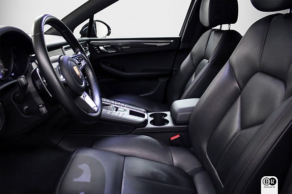 Porsche Macan S 6 of 18