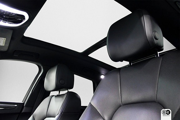 Porsche Macan S 17 of 18