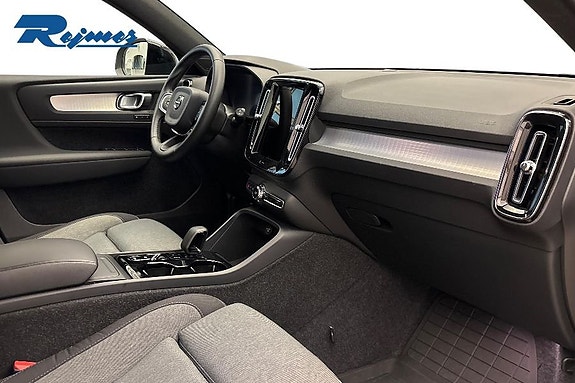 Volvo XC40 7 of 26