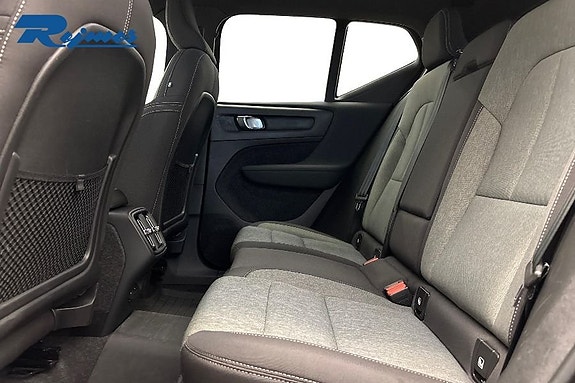 Volvo XC40 10 of 26