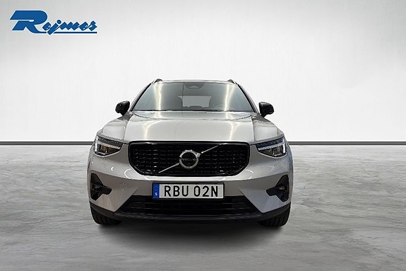 Volvo XC40 4 of 26
