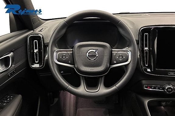 Volvo XC40 11 of 26