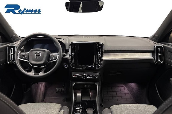 Volvo XC40 8 of 26