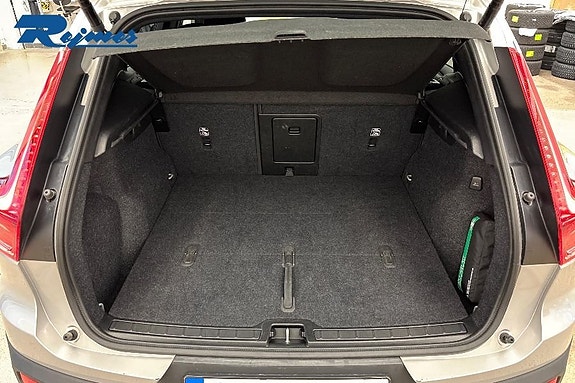 Volvo XC40 14 of 26