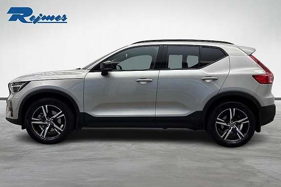 Volvo XC40 2 of 26