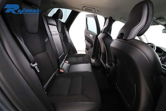 Volvo XC60 10 of 24