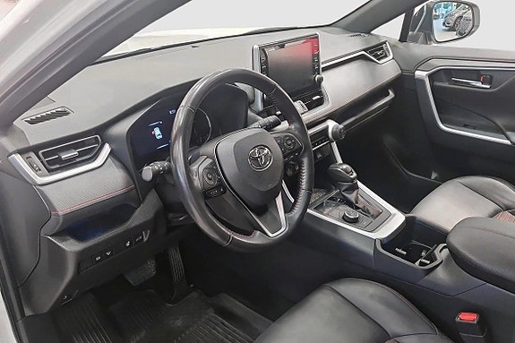 Toyota RAV4 Plug-in Hybrid 10 of 12